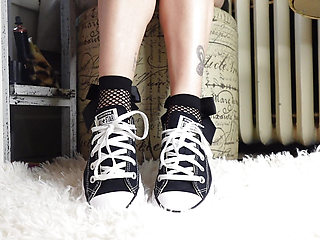 Converse & Fishnets