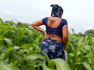 Desi gaon ki Bahu Makka ki khet mein Apne bade bubs dabakar chut mein ungali Dal Apne sasur Ji ko dikh rahi hai sasur ji Meri gand maar do a