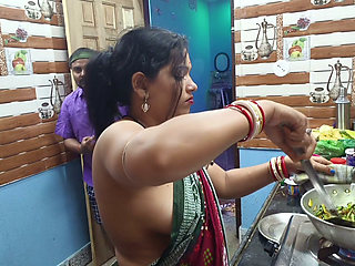 Sexy tamil aunty hot romance and fucking in kitchen ! Desi tamil aunty Sex video