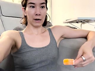 Amateur girl solo masturbation