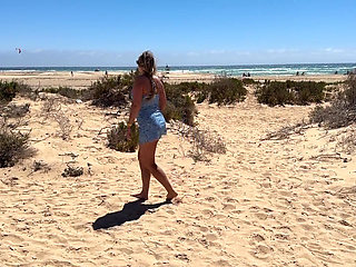 Beach Public Pee From Girl with Bubble Ass