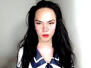 Nerdy amateur british teen babe masturbates