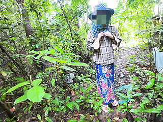 Thai Teen Girls 4K: Amateur Asian Babes Walking in Forest Pick Mushrooms Together