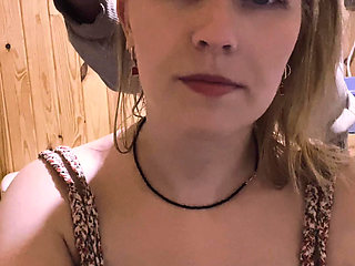 I came to the hairdresser at home and paid with a blowjob and sex in a tight pussy