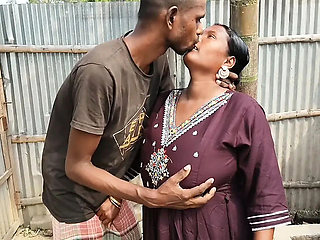 Desi Bhabhi Outdoor Doggy Style Fucking - Big Tits Indian Aunty Sex