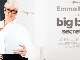 Big Breasted Secretary Shows Off Her Bootylicious Body