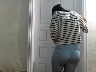 Jerk off to my wet pants