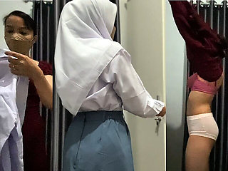 POV: Accompanying a College Classmate to a Hotel Stay While Going to College