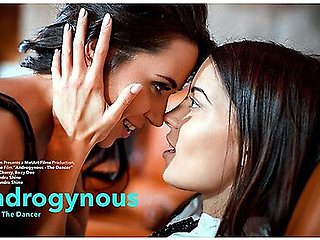 Viv Thomas, Kerry Cherry And Roxy Dee In Beautiful Lesbians Enjoy A Passionate Sixty-nine