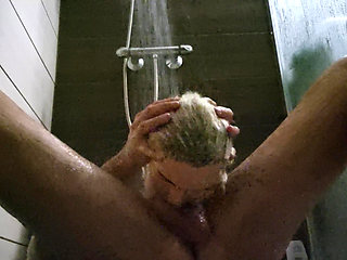 Throatpie under the shower