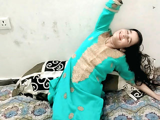 Dost ki stepsister ko gandi video dekhte pakad liya