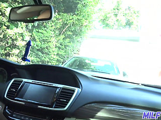 Slamming a Hot Young Stepmom's Pussy While Skipping out Of Work