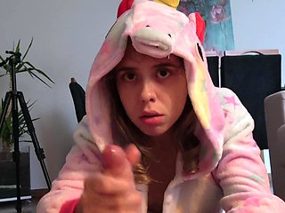 Brunette Scarlett Taylor gives a blowjob to her boyfriend in pov style