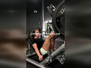 18-Year-Old Gym Girl Accidentally Flashes Tight Pussy During Live Stream