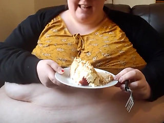 SSBBW eating cake with belly out