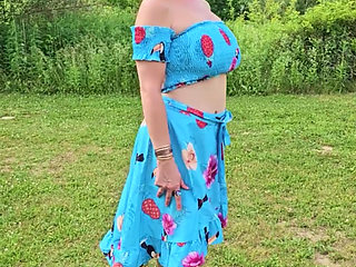 Real TOPLESS MOMMY Outside Mature MILF BIG TIT in the Sunshine