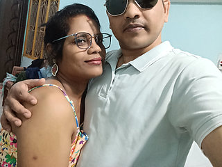 Indian Married Bhabhi Sheela Blowjob and Hardcore Sex with Young Boyfriend