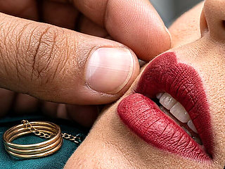 Muslim Ladki Ke Rasile Hotho Ko Chusa - Kissing Video