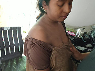 Dhire dhire davar aapne bhabhi ke boobs kiss kiya aaur bhabhi khush ho gai.