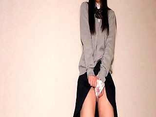 Yukino Nagasawa's sodden vagina is savored before a rock