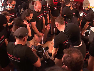 Ggg John Thompson - Julia Live 33 Wild Gangbang Orgy