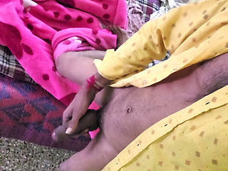 Padosi ko land dikha raha