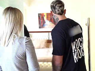 Villa Anderson Likes to Test the Houses with Her Asshole - Anal Creampie