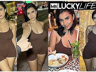 Sinning On South Beach With Gorgeous Brunette Roxie Sinner