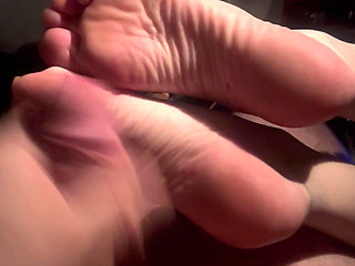 Sexy Redhead Gets a Hot Load of Cum on Her Feet and Soles in the Car After Coctails at the Bar