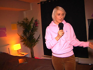 Room tour turned into hot sex