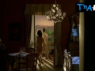 Valeria Golino Caboose, Hooters Episode in Il Foot Nero