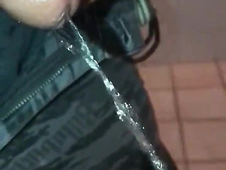 Pissing 02