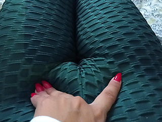 Stepdaughter remembers her stepfather, wakes up horny and plays with her pussy while watching porn