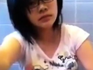 Amateur Asian Girl in Glasses Masturbating